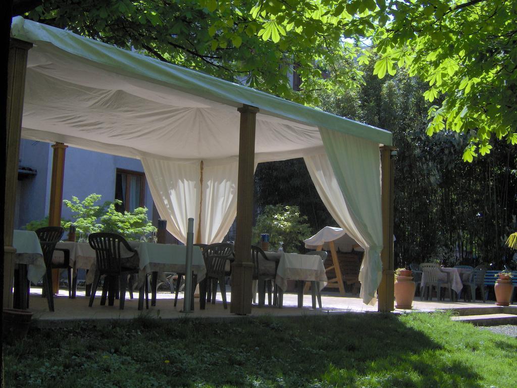 Albergo Ristorante Aquila Сулцано Екстериор снимка